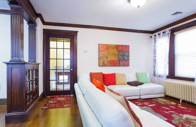 European style 3 Bed/2 Bath close to all (20 min to Back Bay/Copley Sq.)