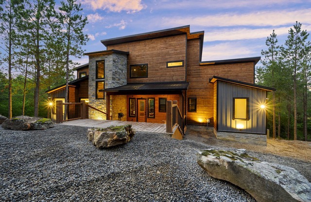 EV Outlet , Hot Tub, Firepit, Playset, Pool Table, Creek