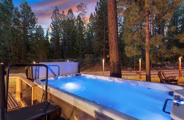 Evergreen - 3 En-Suite Bedrooms, Luxury, Hot Tub, Game Room