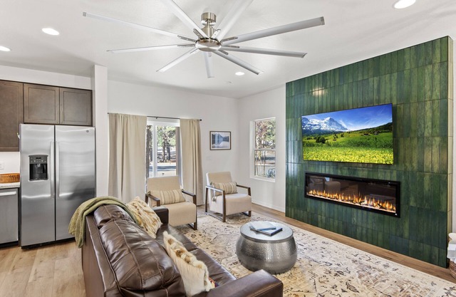 Evergreen Getaway - Your Unforgettable Close-to-Everything Retreat in the Pines