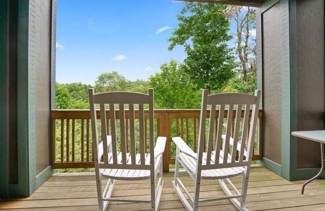 Evergreens 1022 - *15% Discount for stays now until Nov 16* Mountain Condo, Gated Resort, Ind.