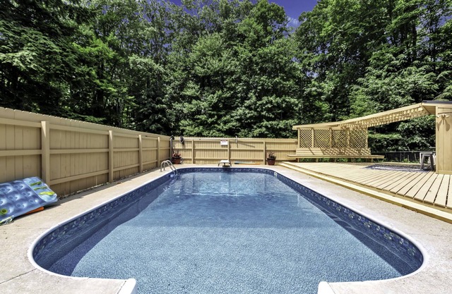 EVL House w/Pool & Hot Tub, 7 mins to Holiday!