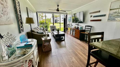 Excellent beach front community, golf course, tennis, sunny weather year round!