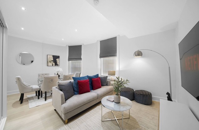 Excellent Location ! HYDE PARK ! moments from world Famous Oxford Street