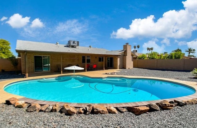 Excellent! Single-Story Home with pool in Tempe