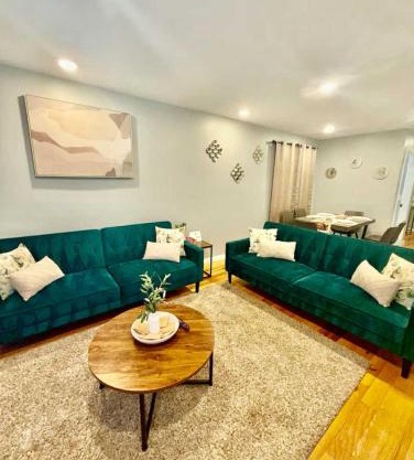 Exceptional 3BR with parking, Sleeps up to 8