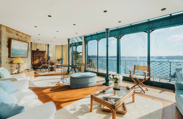 Exceptional apartment with sea view, reminiscent of a luxury yacht.