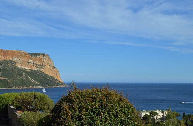 Exceptional location with breathtaking views ideal for a couple and 2 children