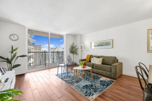Exclusive 1BR Apartment on 35th floor
