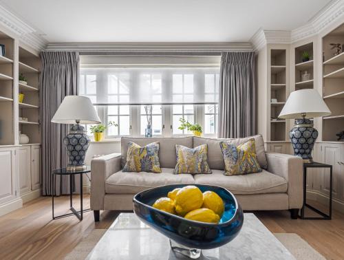 Exclusive 3Bd Mews House with Rare Private Balcony, outside dining and private Garage