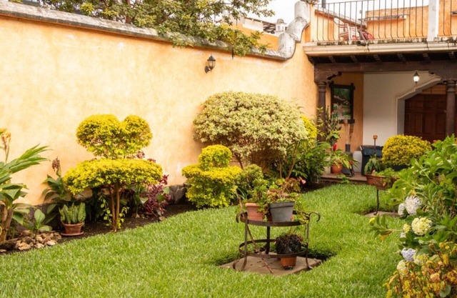 Exclusive and Colonial Condominium, Private Jacuzzi, Terrace, Garden