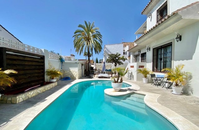 EXCLUSIVE AND SELECT. AT 500M THE BEST BEACHES. SWIMMING POOL AND PRIVATE COMMON AREAS