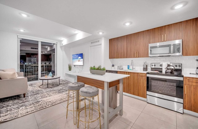 Exclusive Condo in Downtown Miami W/Pool Views and Free Parking