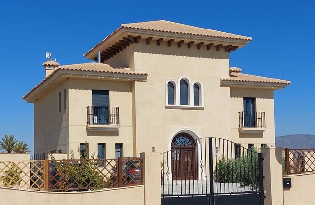 Exclusive front line golf villa overlooking the 18th hole