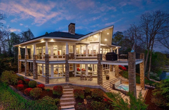 Exclusive Grand Lakefront Escape on Island 180 Lake Front Views