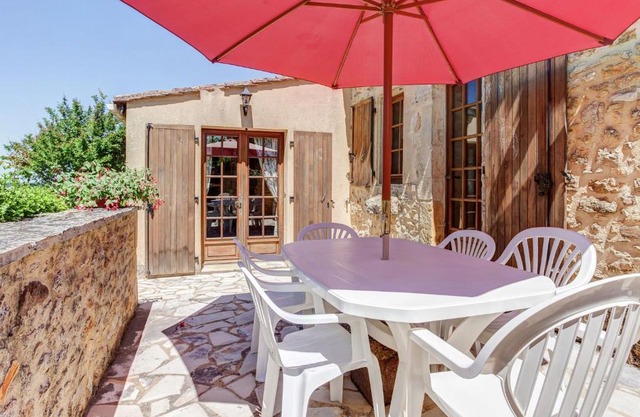 Exclusive Holiday Home in Sainte Foy de Belv s with Pool