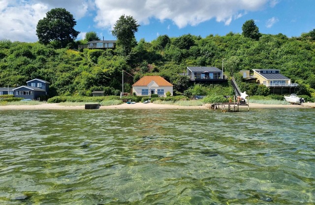 Exclusive location at the water's edge