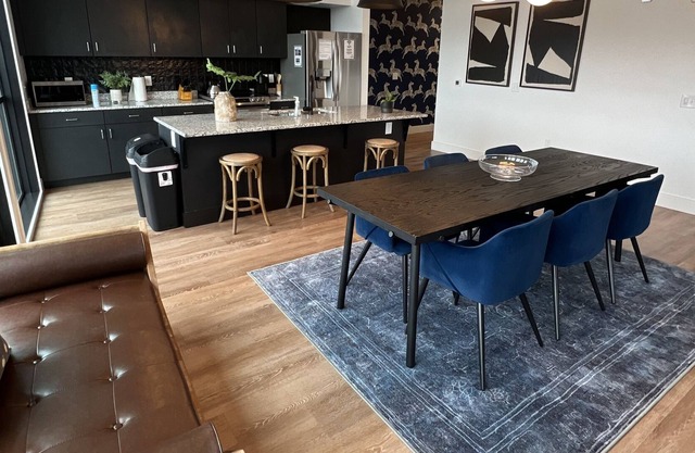 Exclusive Luxury 3BD/2BR Condo Near Downtown Nashville!
