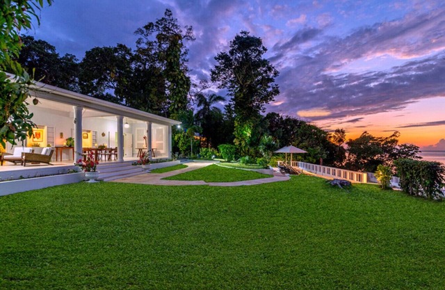 Exclusive Oceanfront Villa. Luxury Living, Private Pool & Breathtaking Sunsets