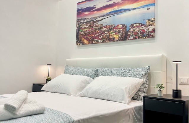 Exclusive use apartment, one of the most elegant and central streets in Naples