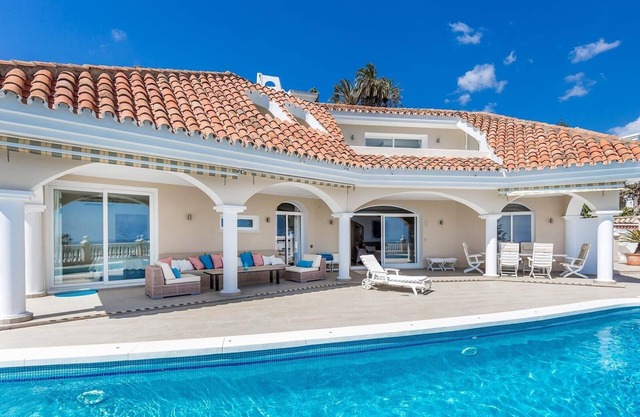 Exclusive Villa with Stunning Mountain and Sea Views, Private Pool & Wi-Fi