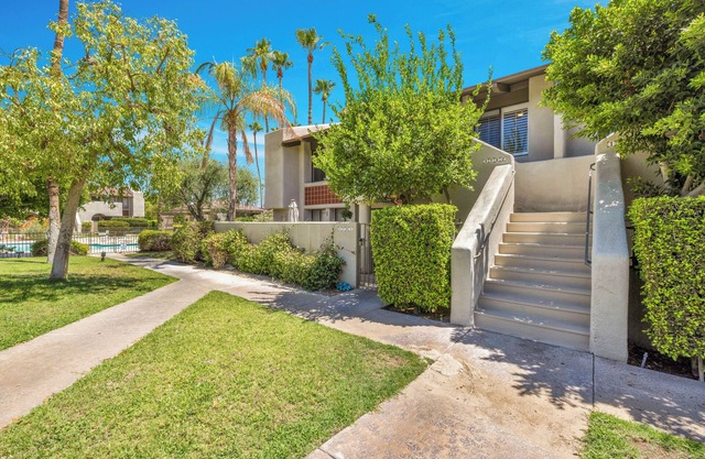 Executive Central Palm Springs 2bd 2b Condo.