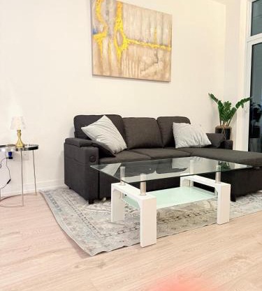 Executive Condo in Prime Erin Mills Location l Walk to Mall and Hospital