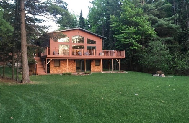 Executive Home with Excellent Lake Views