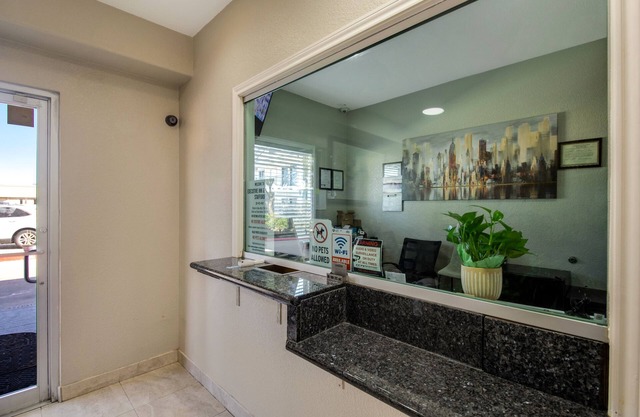 Executive Inn & Suites