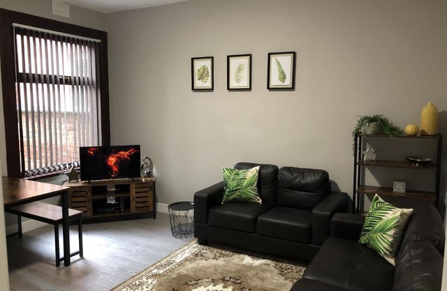 Executive or Large Family 5-bed House - Hosted by Hutch Lifestyle