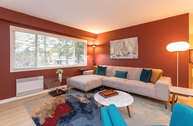 Executive style, Luxurious, Stunning Main floor Near UVIC. EV Charger.