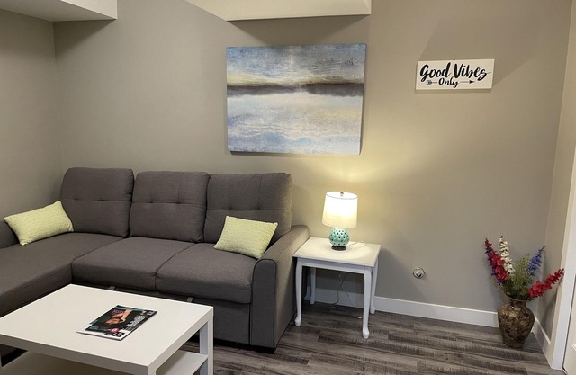 Executive suite walking distance to Mill Creek ravine & downtown