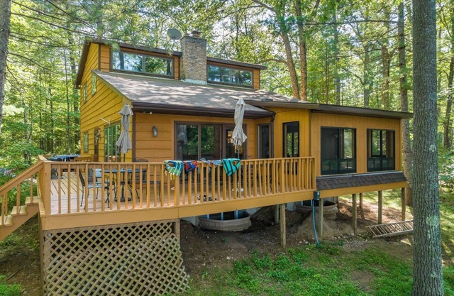 Executive Year Round Home ~ Minutes From Minocqua