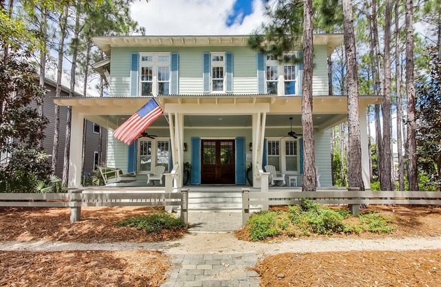 Expansive porches! Quiet area!