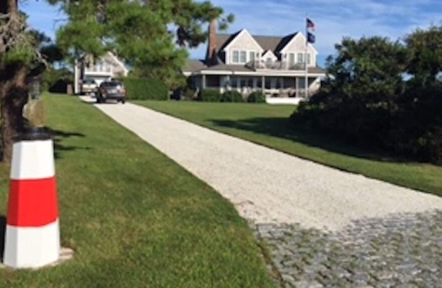 Expansive Views! House , Sleeps 9 short walk to the beach.