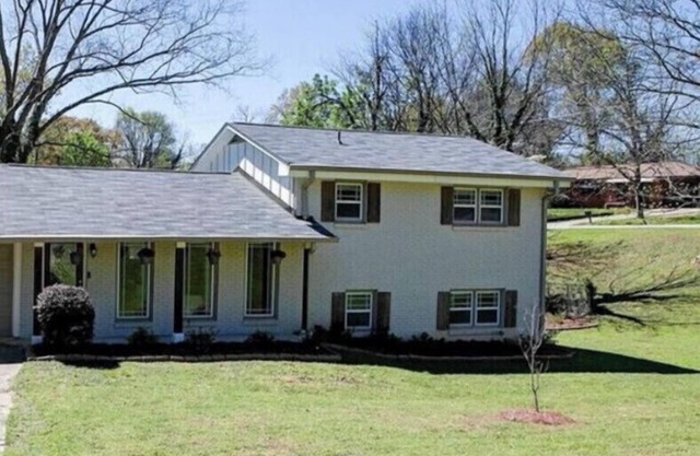 Experience Atlanta living near Zoo Atlanta - 9min drive