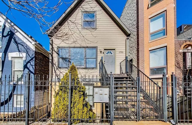 Experience Chicago in one of it's hottest neighborhoods!