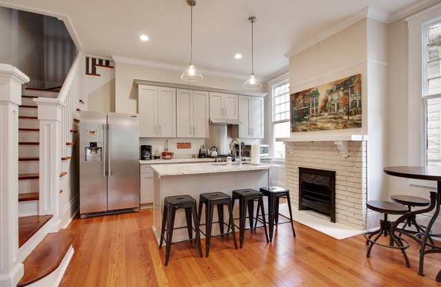 Experience city life near vibrant City Park
