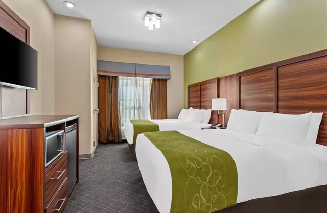Experience The Best of Roswell - Spacious 2-Rooms w/Indoor Pool Near UFO Museum