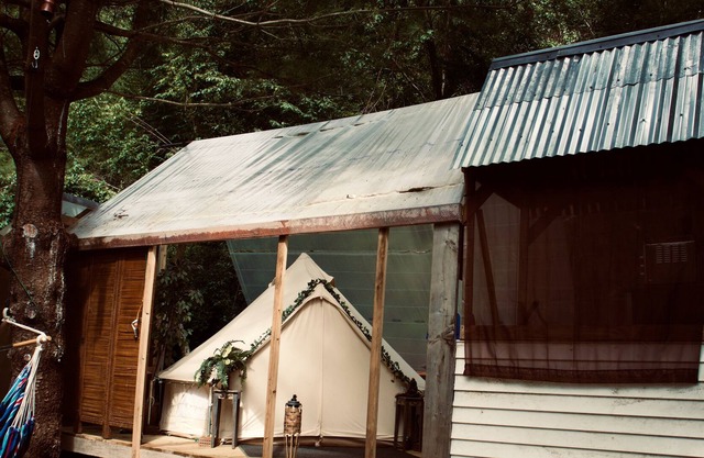 Experience the glamping lifestyle in the countryside!