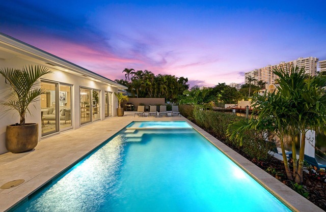 Experience the Florida Sun at Beach Bunny, a Sunny Private Heated Pool Getaway!