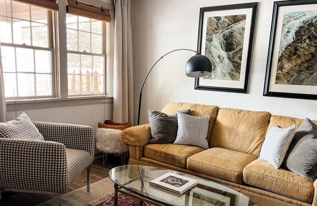 Explore DT: Cozy Niche, Ideal for Extended Stays