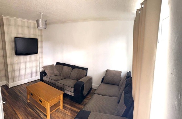 Explore Manchester from Our Spacious 3-Bedroom House