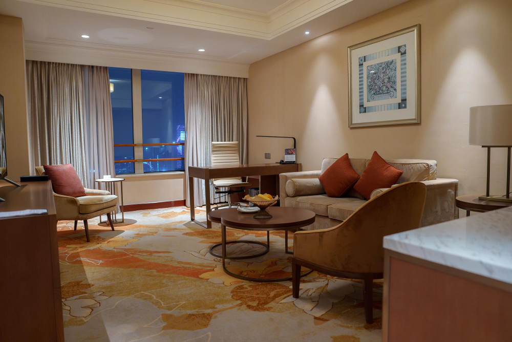 Explore Sights of Washington from Spacious Crib