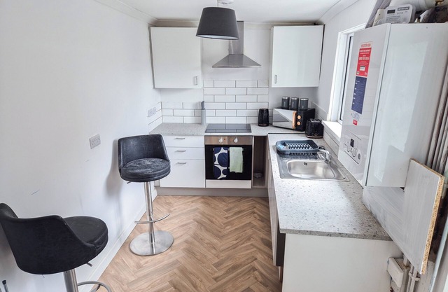 Explore Swansea! 4-Bed Delhi St Stay