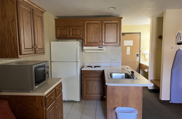 Express Inn & Suites