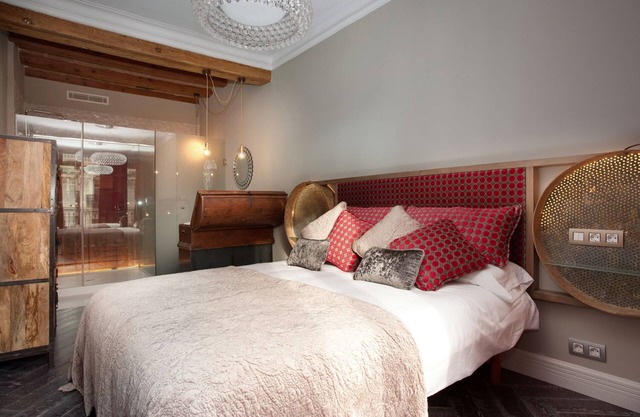 Exquisite Renovated Flat With Lots Of History At The Core Of Barcelona 3 BR 3BTH