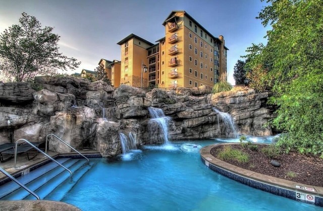 Exquisite RiverStone Resort&Spa LAZY RIVER,24 HR Pool By DOLLYWOOD &Parkway