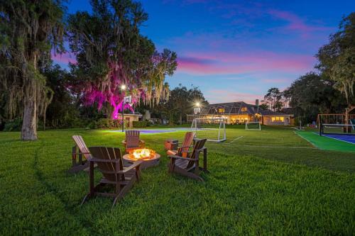 Exquisite Villa with POOLGAMES- 18 Guests
