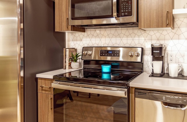 Extraordinary 1 Bed Travel Apartment Steps From the Spokane Convention Center